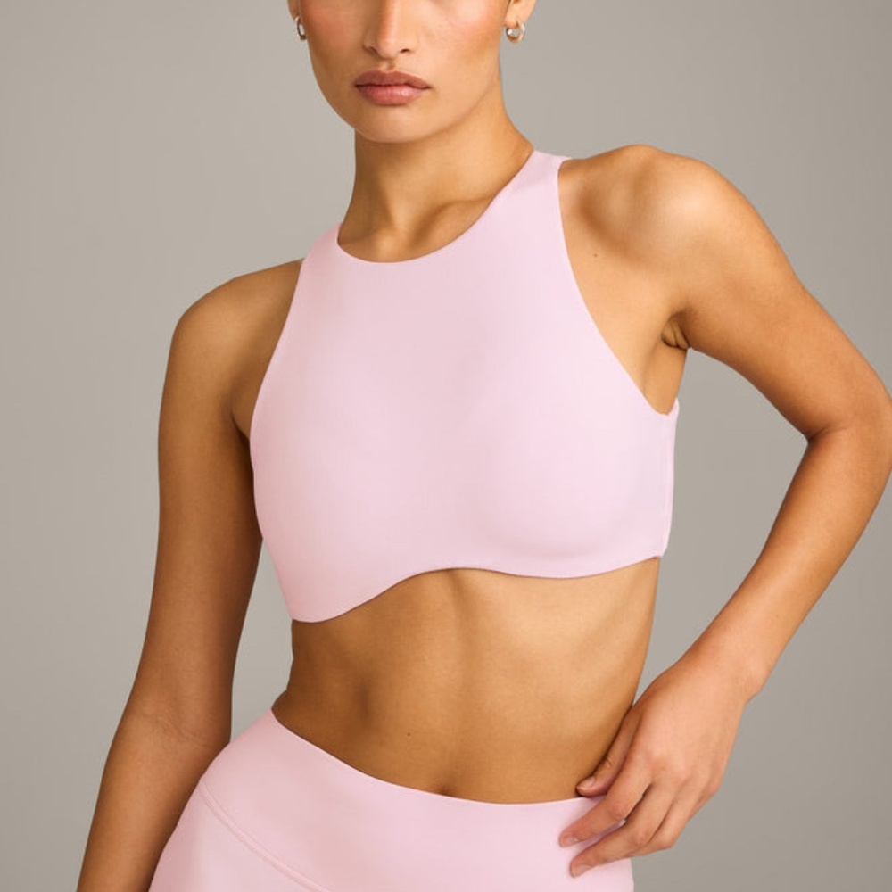 SOFTMOTION™ HIGH NECK SPORTS BRA WITH GRAY LOGO - Picture 4 of 8